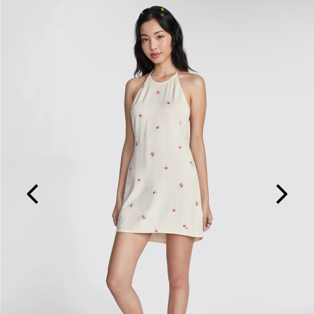 New w/out tags. RVCA halter dress. Size: Large The Straight On dress